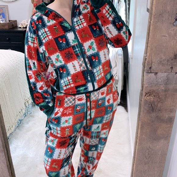 Holiday time crushed velvet gangster matching set size small - Picture 1 of 7